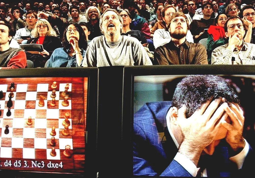 Garry Kasparov, em 1996, sendo derrotado pela I.A Deep Blue Garry Kasparov, em 1996, sendo derrotado pela I.A Deep Blue
